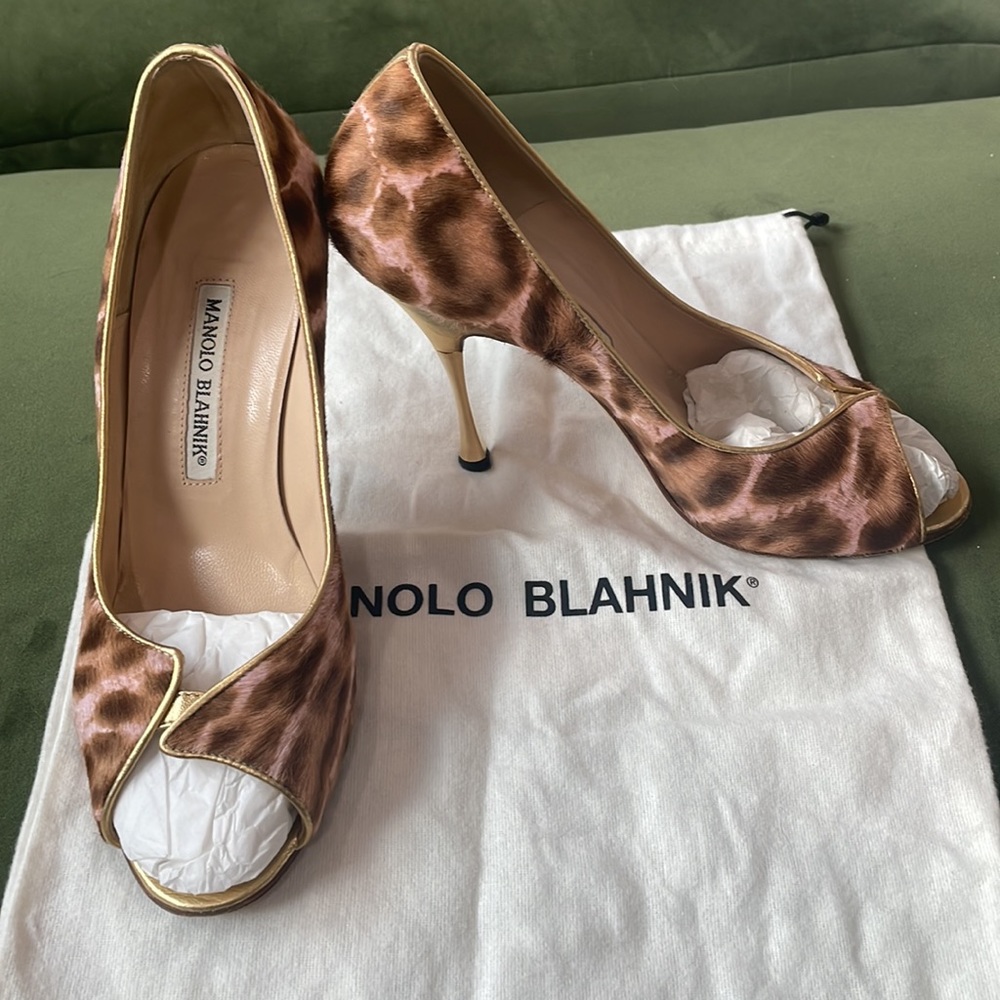 Manolo Blahnik Arsenia Peep-toe Heels